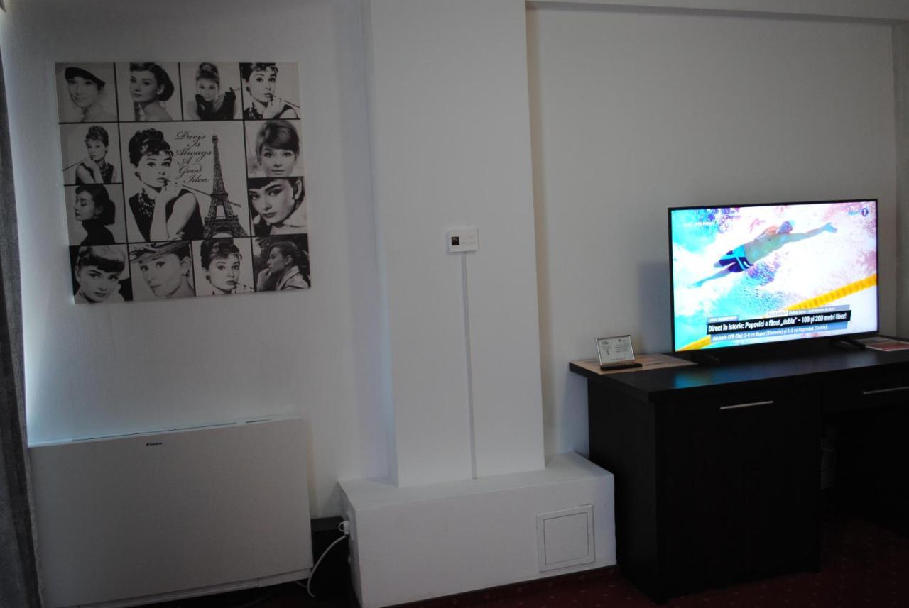 Hotel Corona ドロベタ＝トゥルヌ・セヴェリン エクステリア 写真