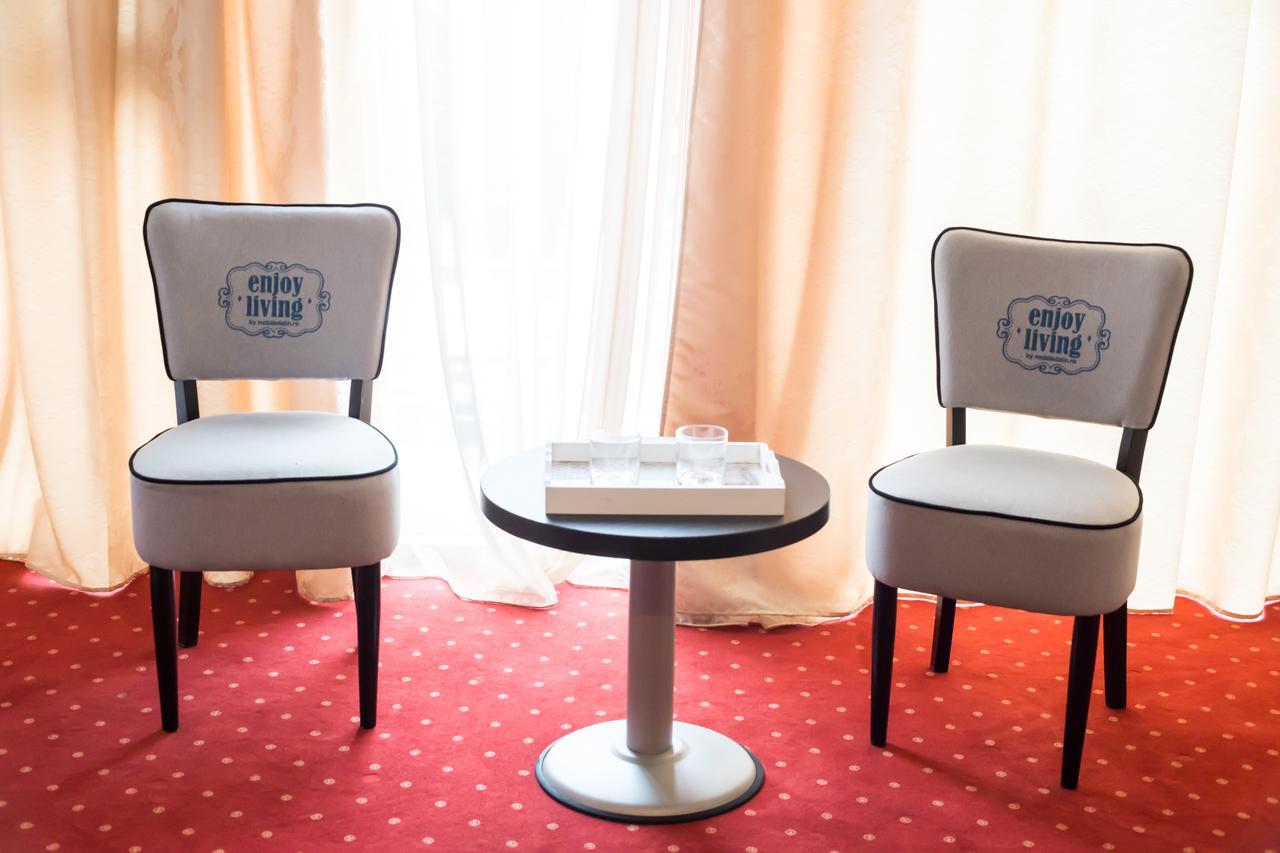 Hotel Corona ドロベタ＝トゥルヌ・セヴェリン エクステリア 写真