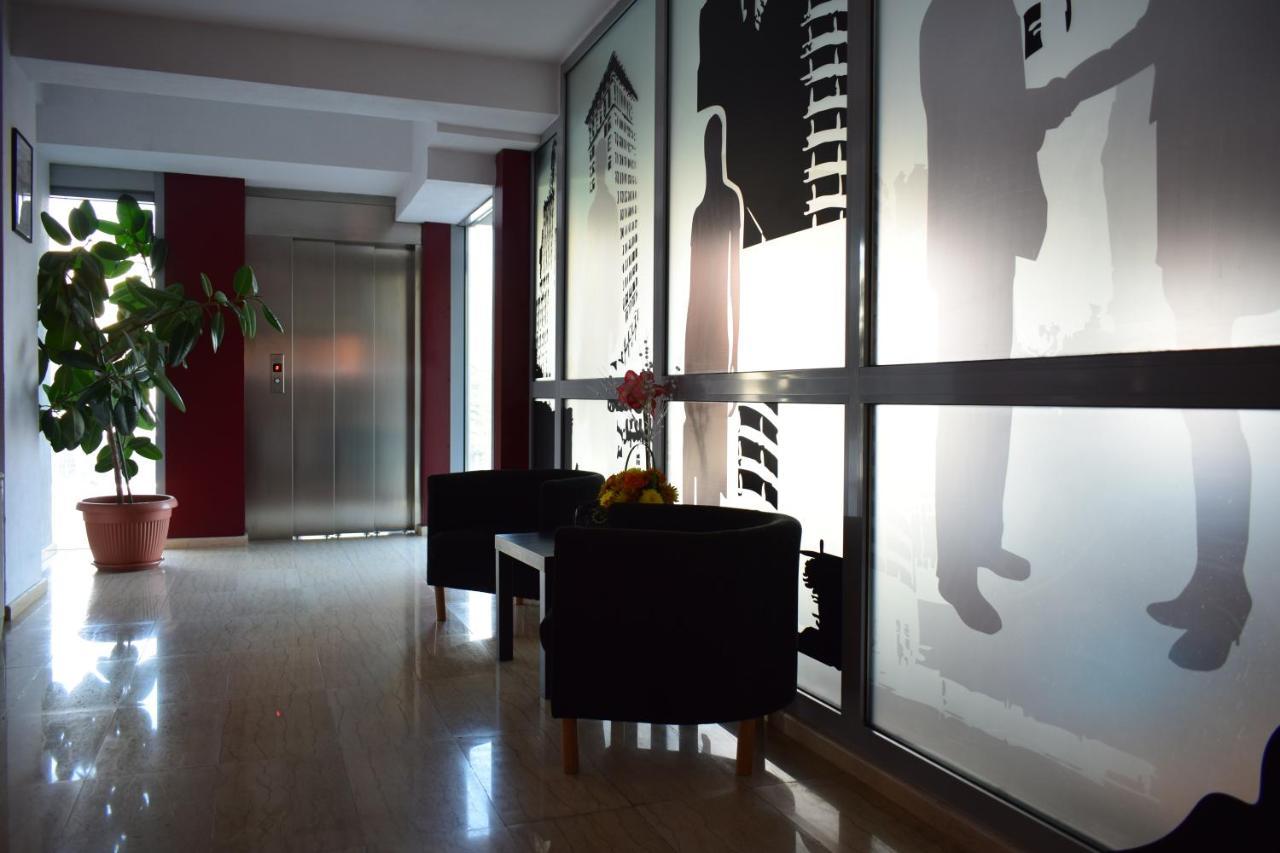 Hotel Corona ドロベタ＝トゥルヌ・セヴェリン エクステリア 写真